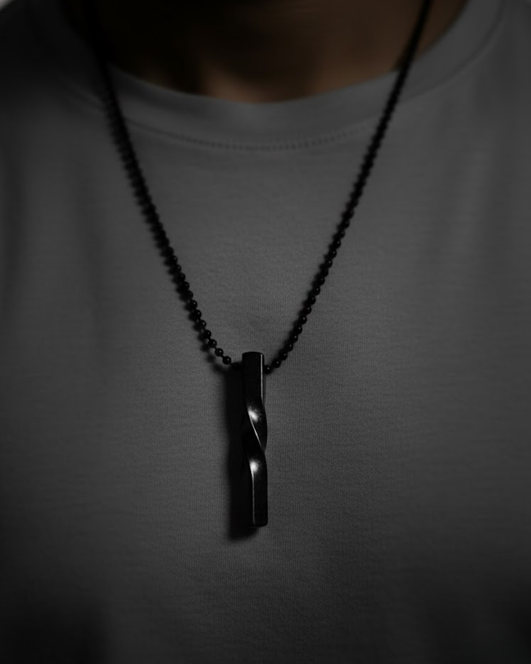 Twist Edge Black Bar Pendant for Men – Minimalist Spiral Steel Chain Necklace