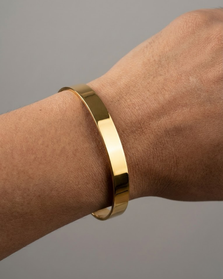 Aurum Edge Gold Cuff Bracelet for Men – Minimal Luxury Statement