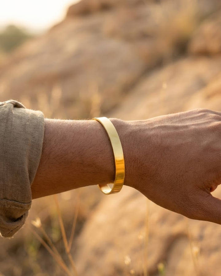 Aurum Edge Gold Cuff Bracelet for Men – Minimal Luxury Statement