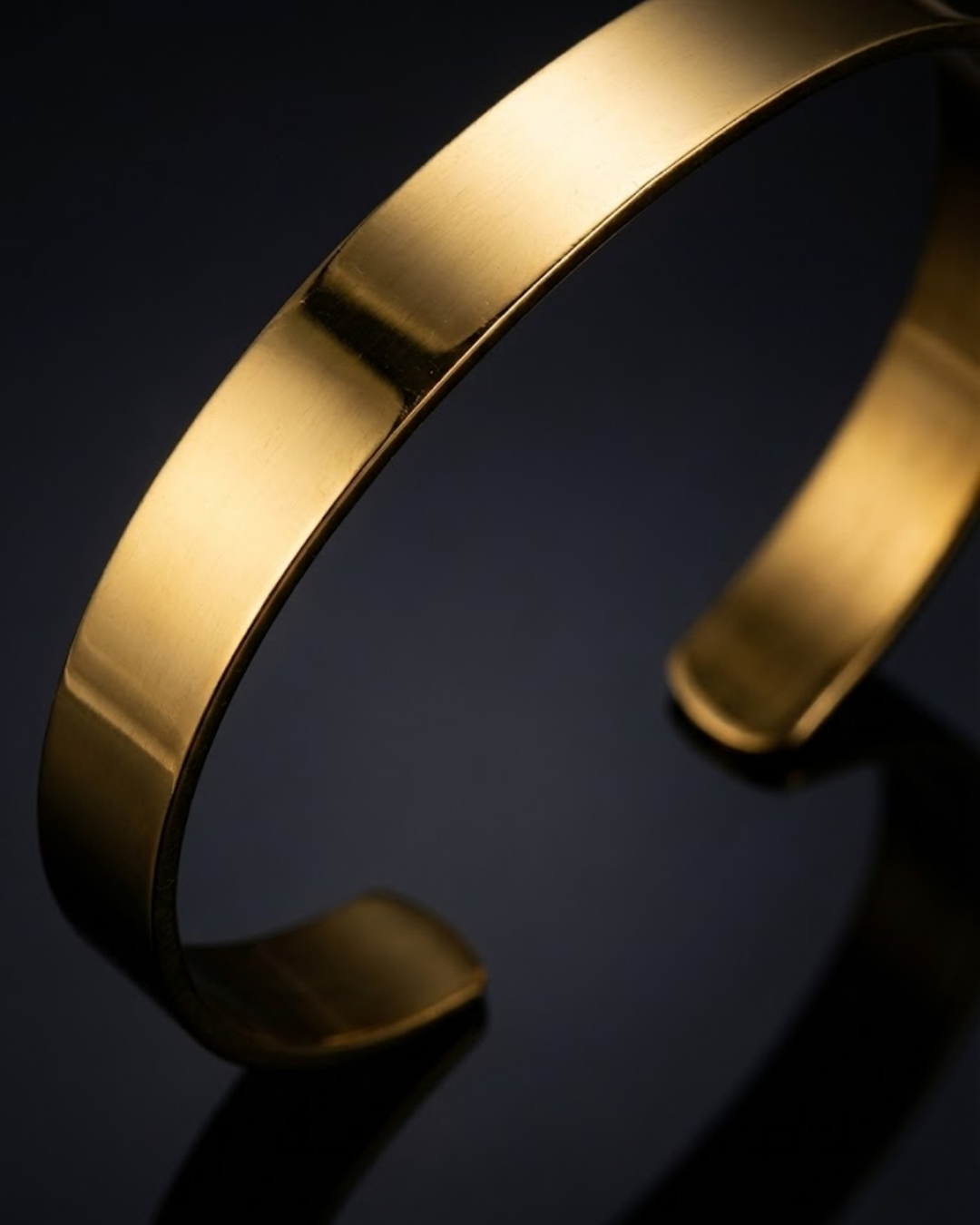 Aurum Edge Gold Cuff Bracelet for Men – Minimal Luxury Statement
